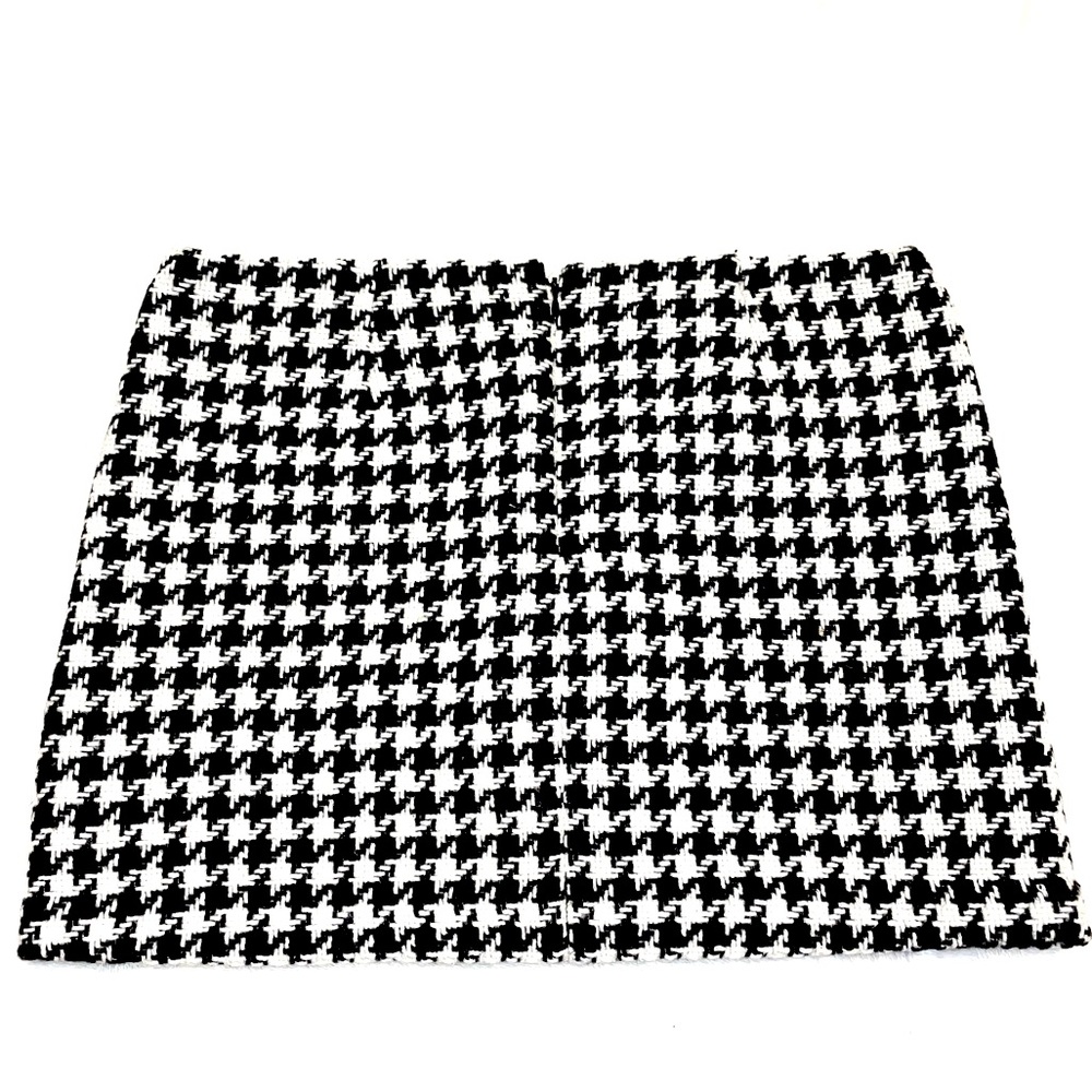 NWOT GAP Black & White Houndsooth Knit Mini Skirt